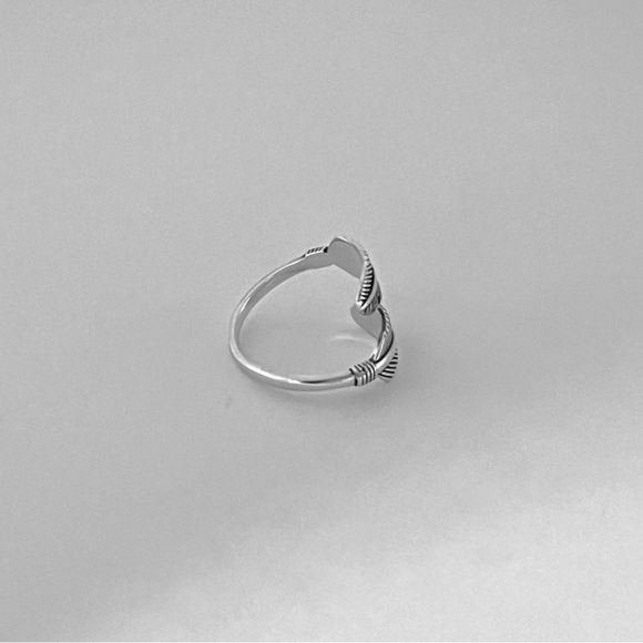 Sterling silver delicate two feather ring, silver feather ring, feather ring - Picture 5 of 11